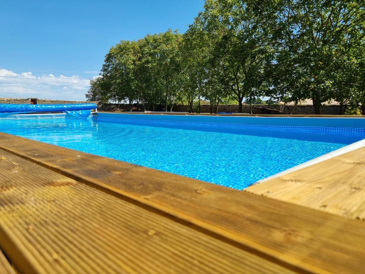 Le Verger Des Noyer Relaxing Getaway With Private Pool Mairé-l'Eveseault Екстериор снимка